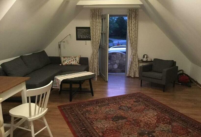 膳宿费 Három Huszár Köveskal