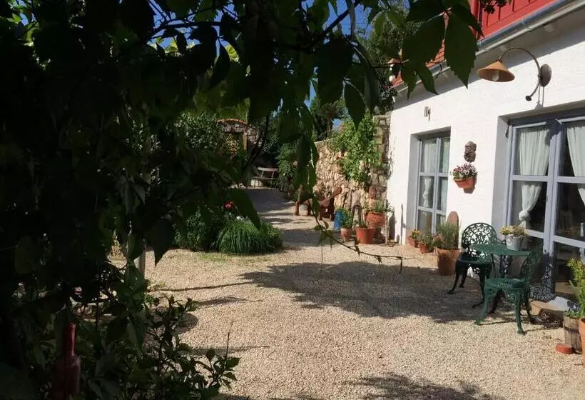 Majatalo Három Huszár Köveskal