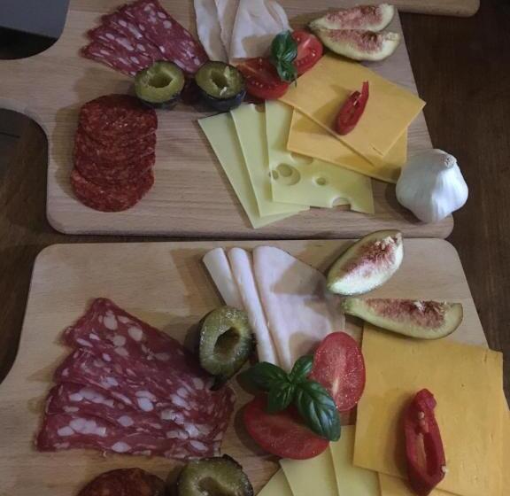 膳宿费 Három Huszár Köveskal