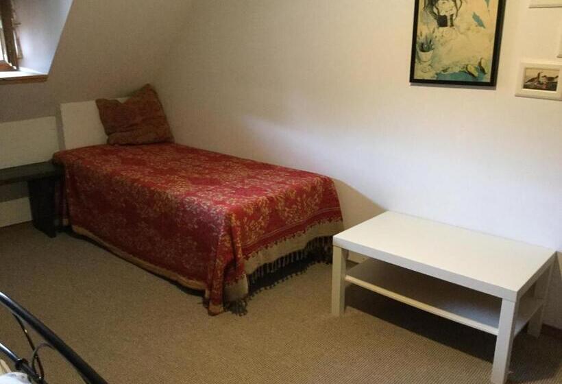 膳宿费 Három Huszár Köveskal