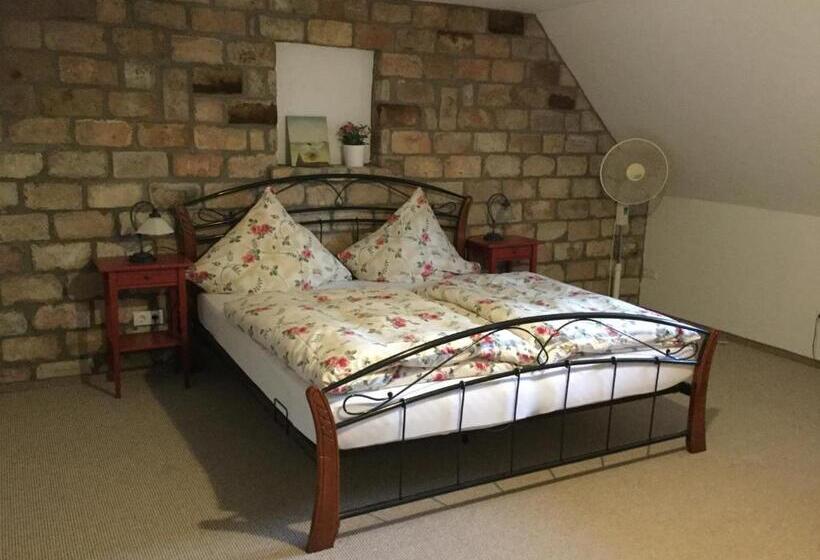 膳宿费 Három Huszár Köveskal