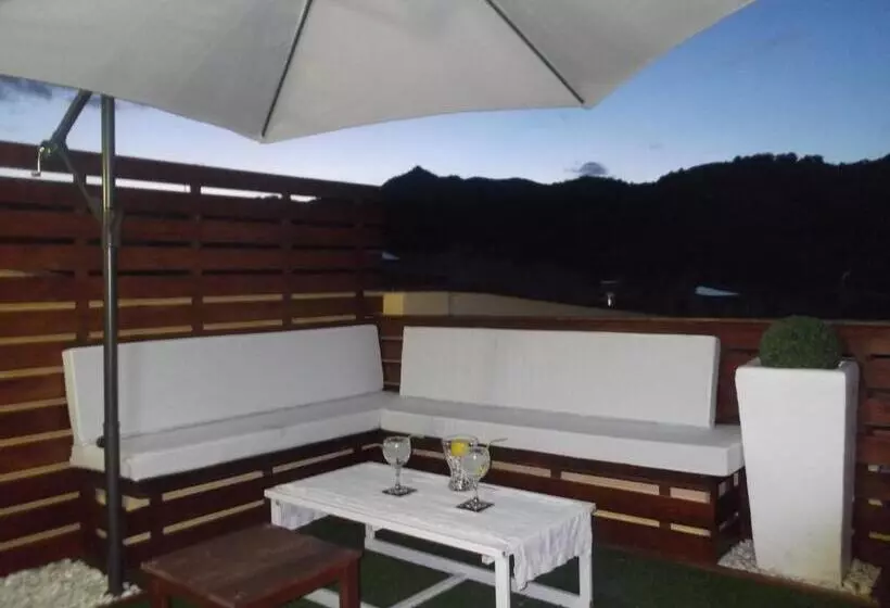 Aamiaismajoitus (B&B) A&e.escornalbou