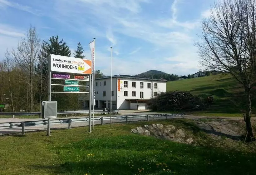 Aamiaismajoitus (B&B) Brandtner Komfortzimmer