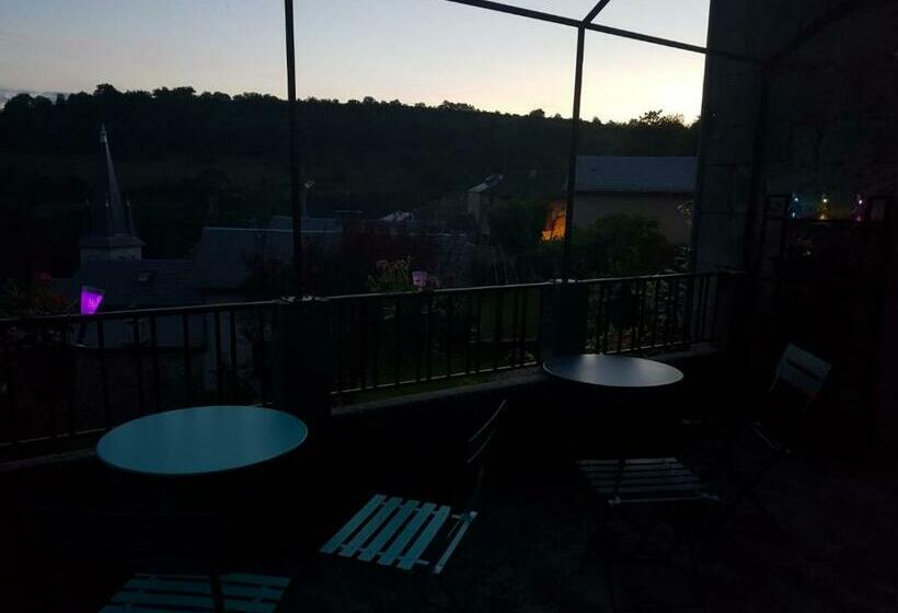 ベッドアンドブレックファースト Maison D Hôtes La Pierre Pointue