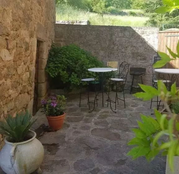 ベッドアンドブレックファースト Maison D Hôtes La Pierre Pointue