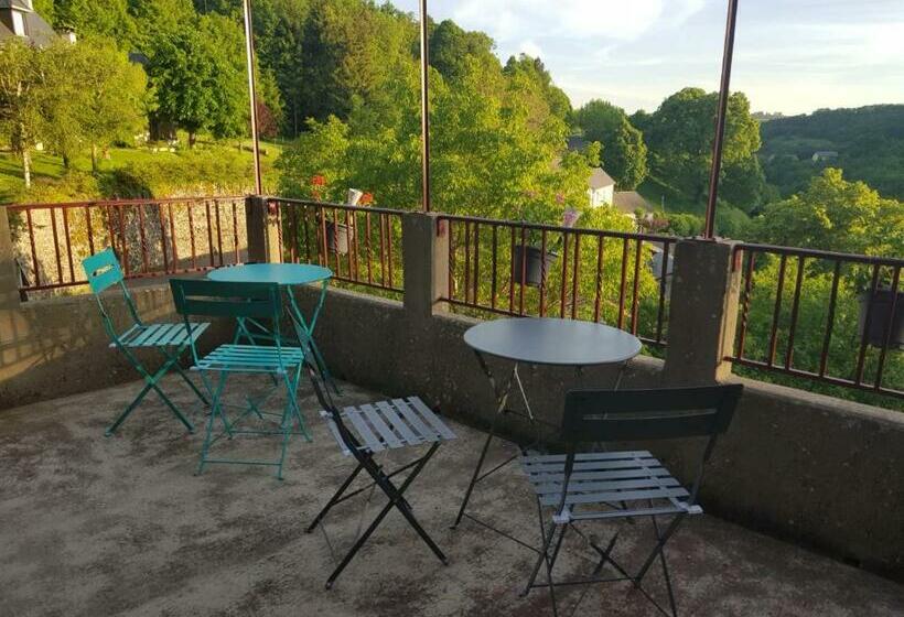 ベッドアンドブレックファースト Maison D Hôtes La Pierre Pointue