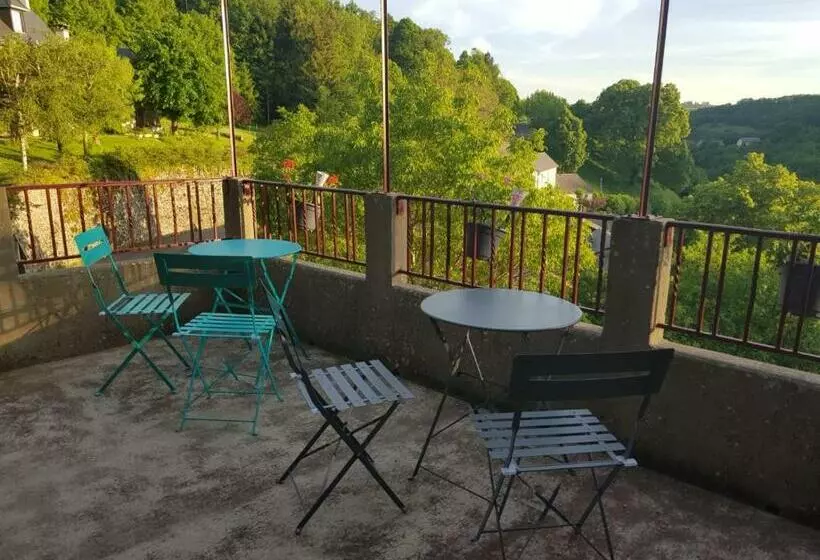 ベッドアンドブレックファースト Maison D Hôtes La Pierre Pointue