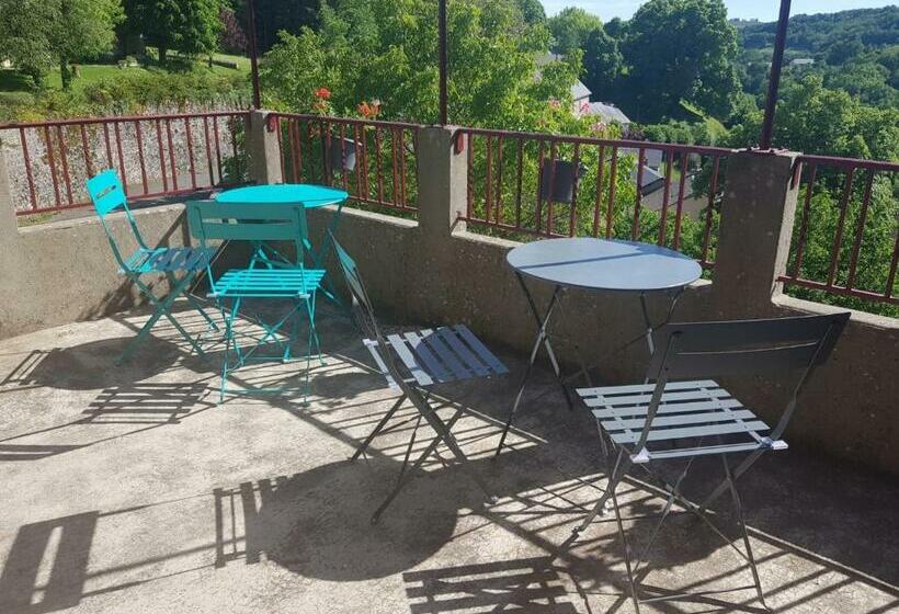 ベッドアンドブレックファースト Maison D Hôtes La Pierre Pointue