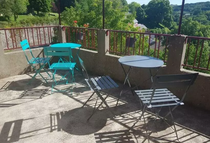 ベッドアンドブレックファースト Maison D Hôtes La Pierre Pointue