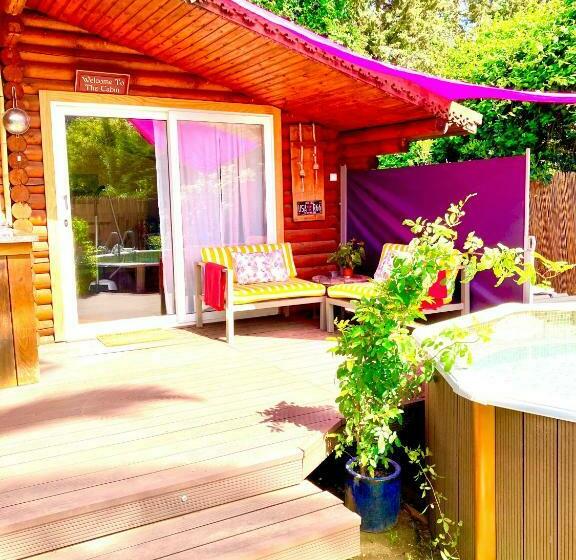 Bed and Breakfast Romantic Private Cabin