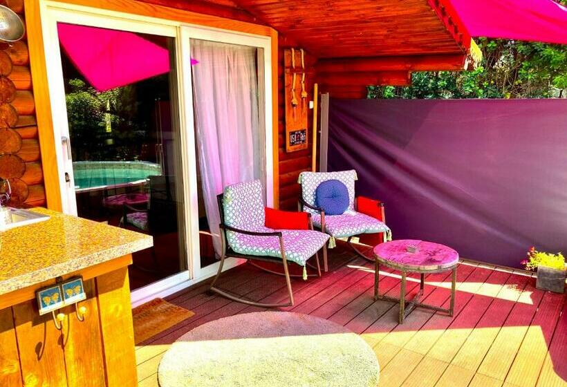 Bed and Breakfast Romantic Private Cabin