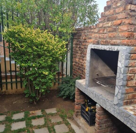 פנסיון Jalome Guesthouse