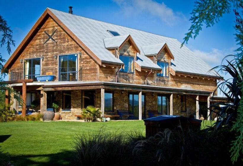 Tree House Lodge Bed & Breakfast