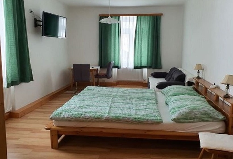 הוסטל Stanglwirt Frühstückspension