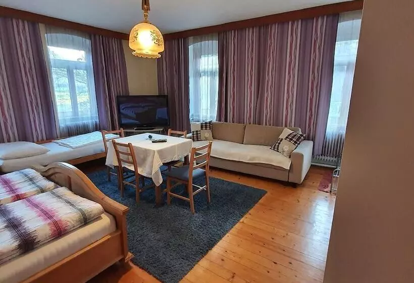 Retkeilymaja Stanglwirt Frühstückspension