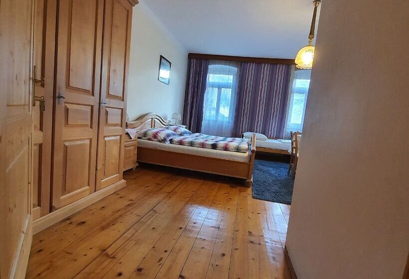 הוסטל Stanglwirt Frühstückspension