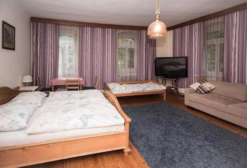 Retkeilymaja Stanglwirt Frühstückspension