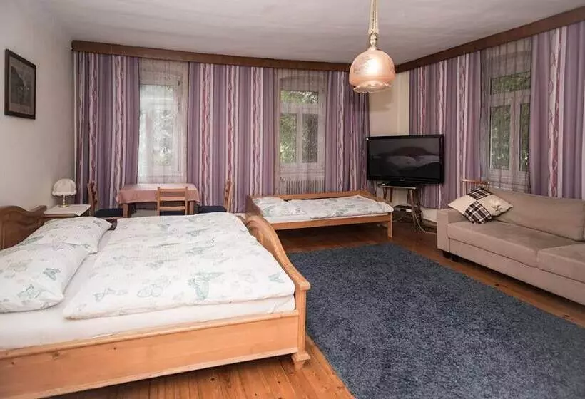 Retkeilymaja Stanglwirt Frühstückspension