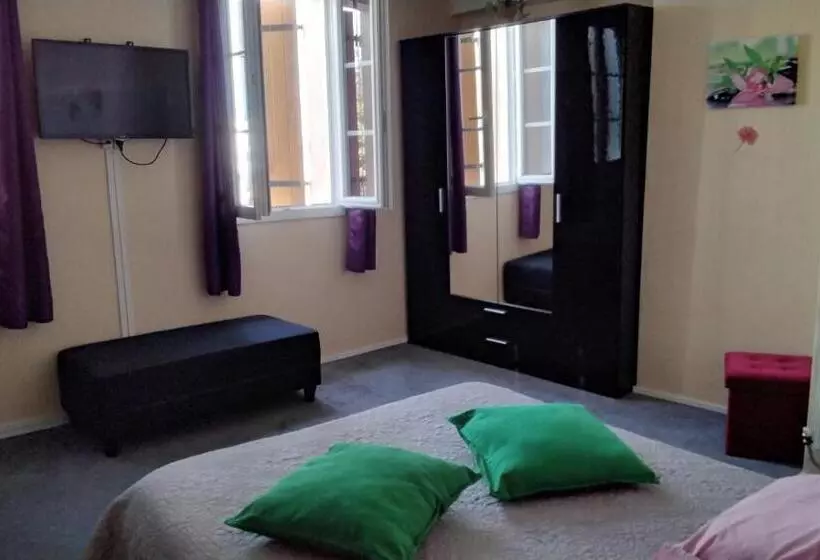 ベッドアンドブレックファースト Chez Corinne