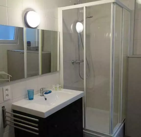 تختخواب و صبحانه Suite 11