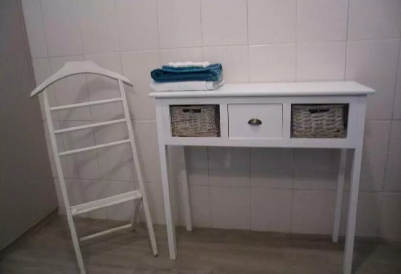 تختخواب و صبحانه Suite 11