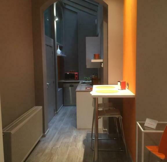 تختخواب و صبحانه Suite 11