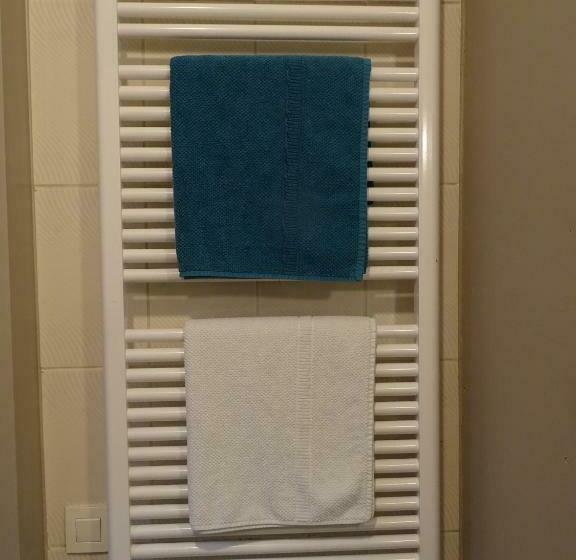 تختخواب و صبحانه Suite 11