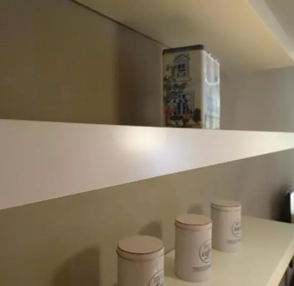 تختخواب و صبحانه Suite 11