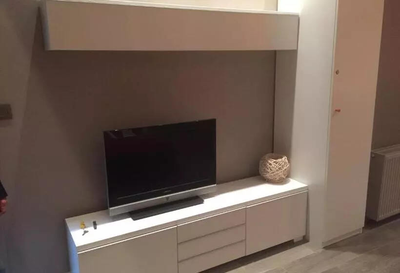 تختخواب و صبحانه Suite 11