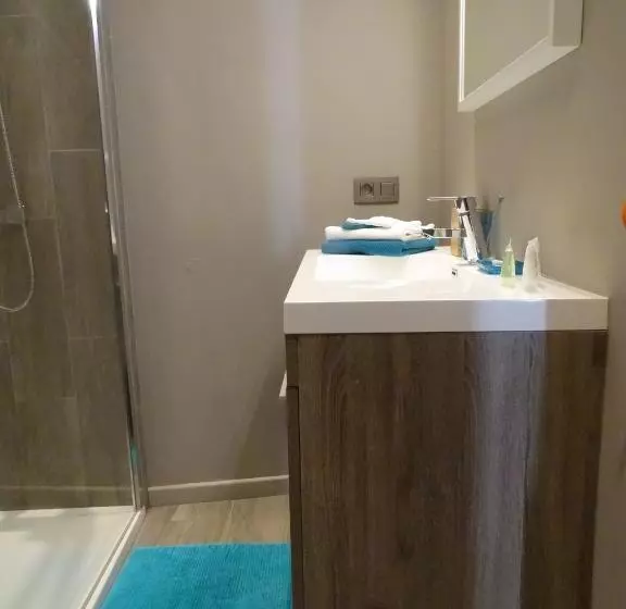 تختخواب و صبحانه Suite 11