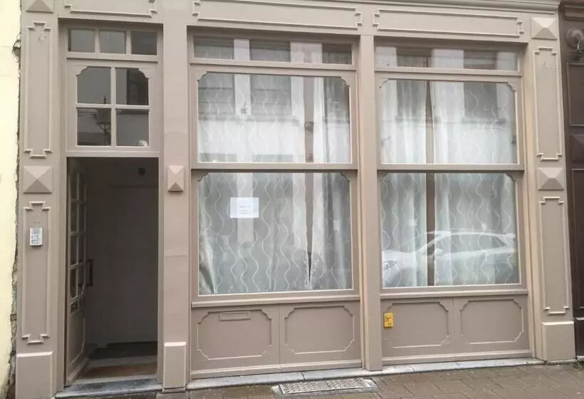 تختخواب و صبحانه Suite 11