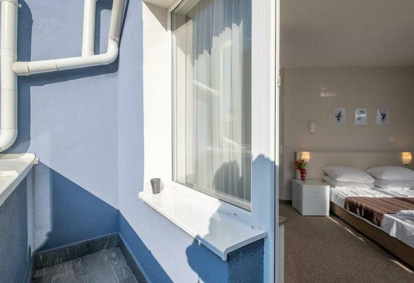 Blue Label Apart House