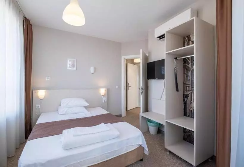 Blue Label Apart House