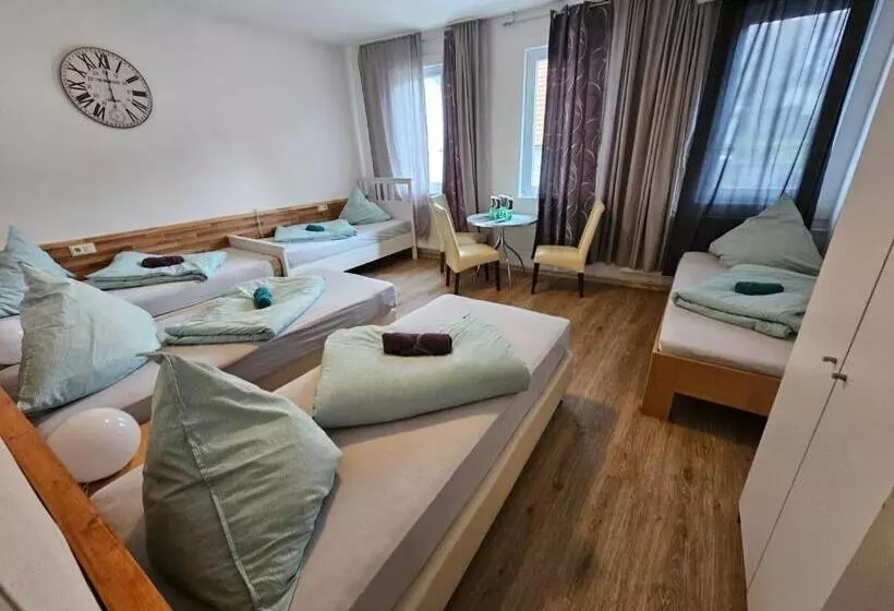 ホテル & Hostel Albstadt