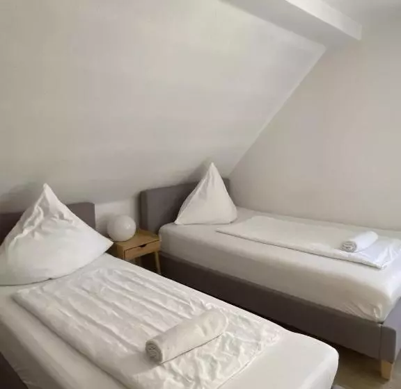 ホテル & Hostel Albstadt