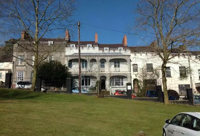 Majatalo 8a Spring Gardens