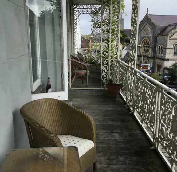 膳宿费 8a Spring Gardens