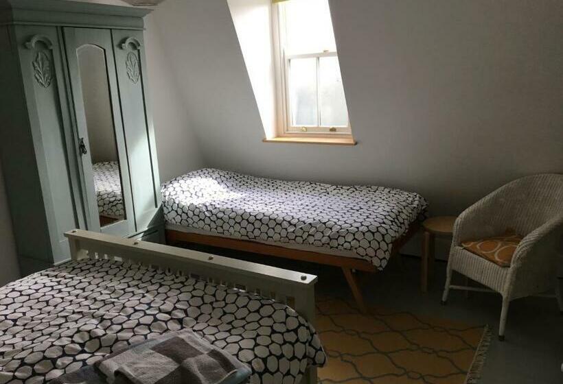 膳宿费 8a Spring Gardens