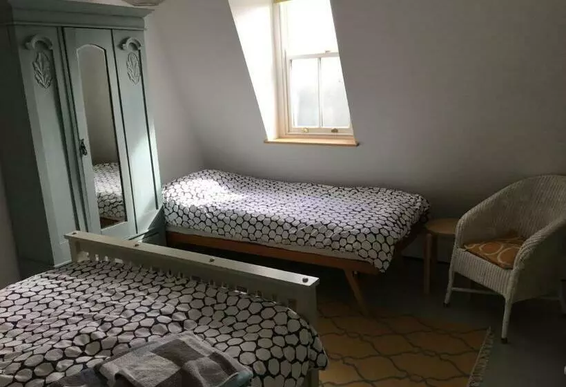 Majatalo 8a Spring Gardens