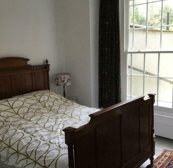 膳宿费 8a Spring Gardens