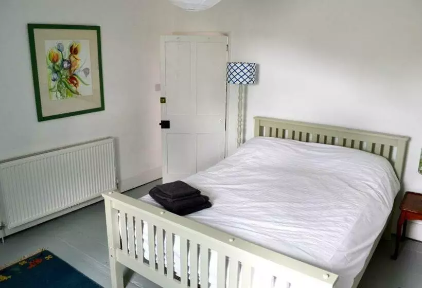 Majatalo 8a Spring Gardens