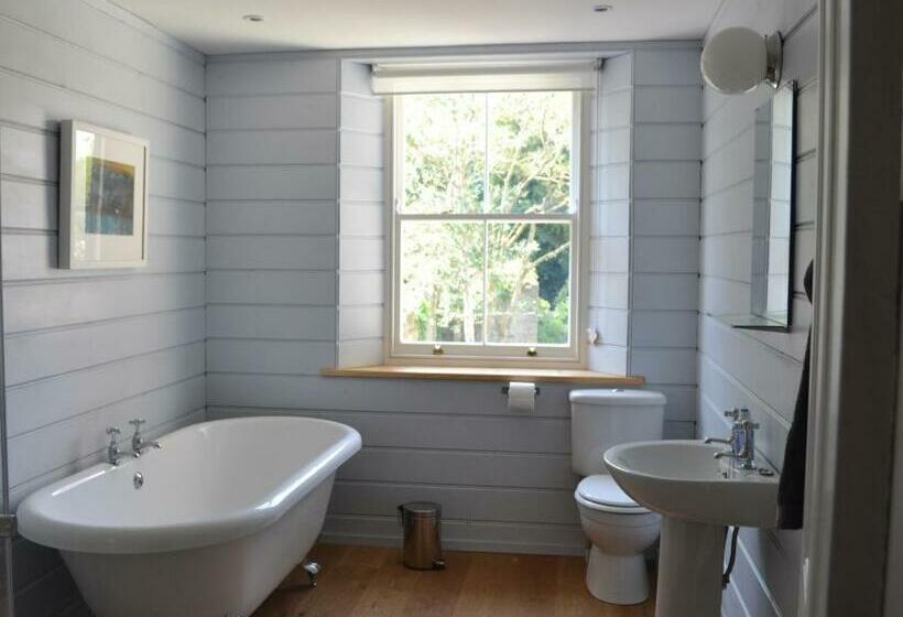 膳宿费 8a Spring Gardens