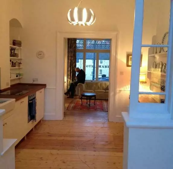 Majatalo 8a Spring Gardens