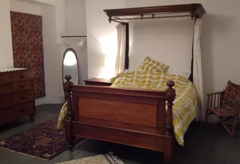 Majatalo 8a Spring Gardens