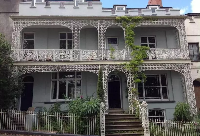 Majatalo 8a Spring Gardens