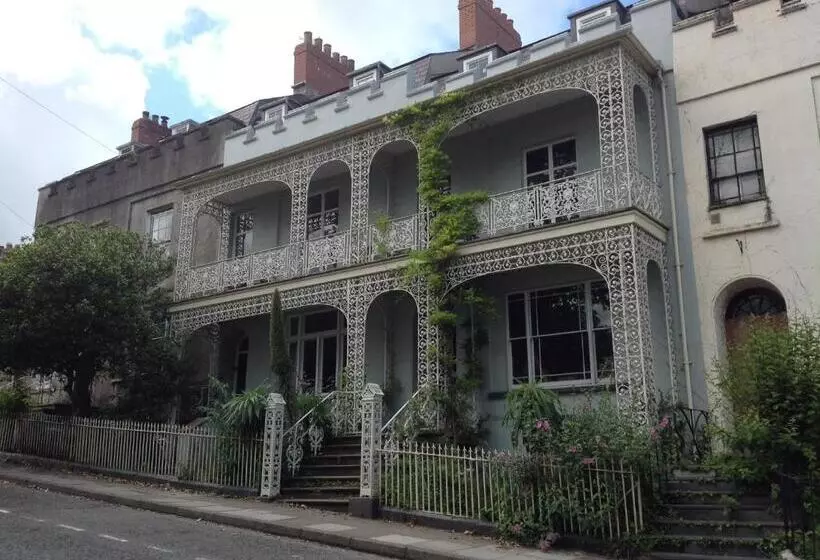 Majatalo 8a Spring Gardens