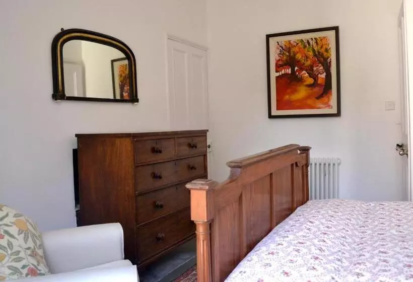 Majatalo 8a Spring Gardens