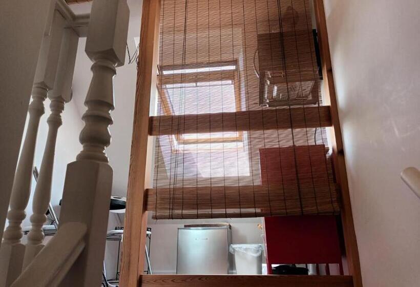 تختخواب و صبحانه Chez Jo Apartments