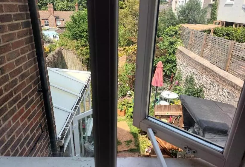 Aamiaismajoitus (B&B) Chez Jo Apartments