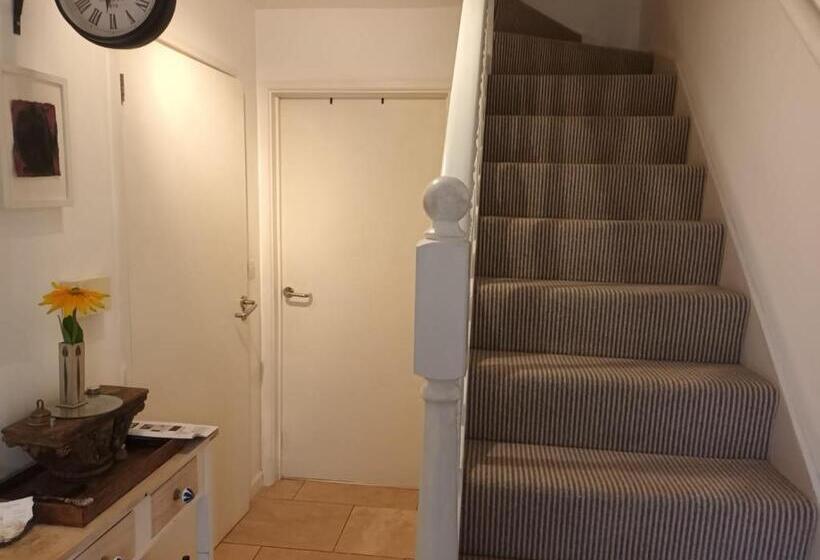 تختخواب و صبحانه Chez Jo Apartments